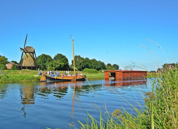 Schwimmendes Bootshaus für die Vechtezomp in Laar