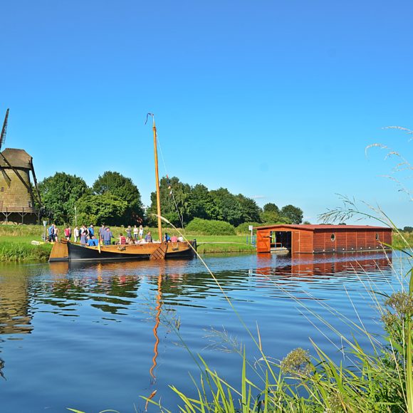 Schwimmendes Bootshaus für die Vechtezomp in Laar