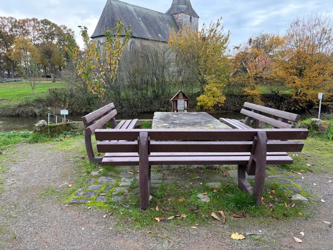 Neue Bänke für die Gemeinde Ohne Neue Bänke für die Gemeinde Ohne