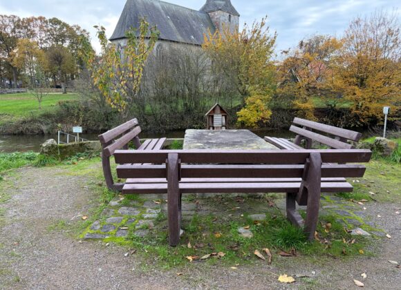Neue Bänke für die Gemeinde Ohne Neue Bänke für die Gemeinde Ohne